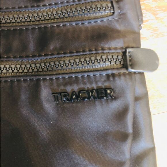 Tracker travel safe Crossbody purse with RFID protected pocket - Picture 4 of 7